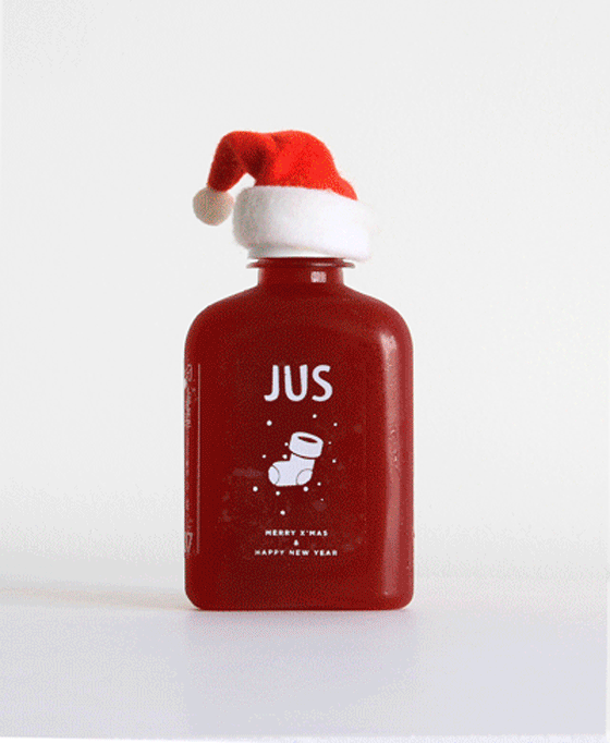 Праздничный дизайн упаковки – рождественские бутылки с соком