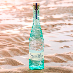 Дизайн бутылки водки с песочной рябью на поверхности стекла
